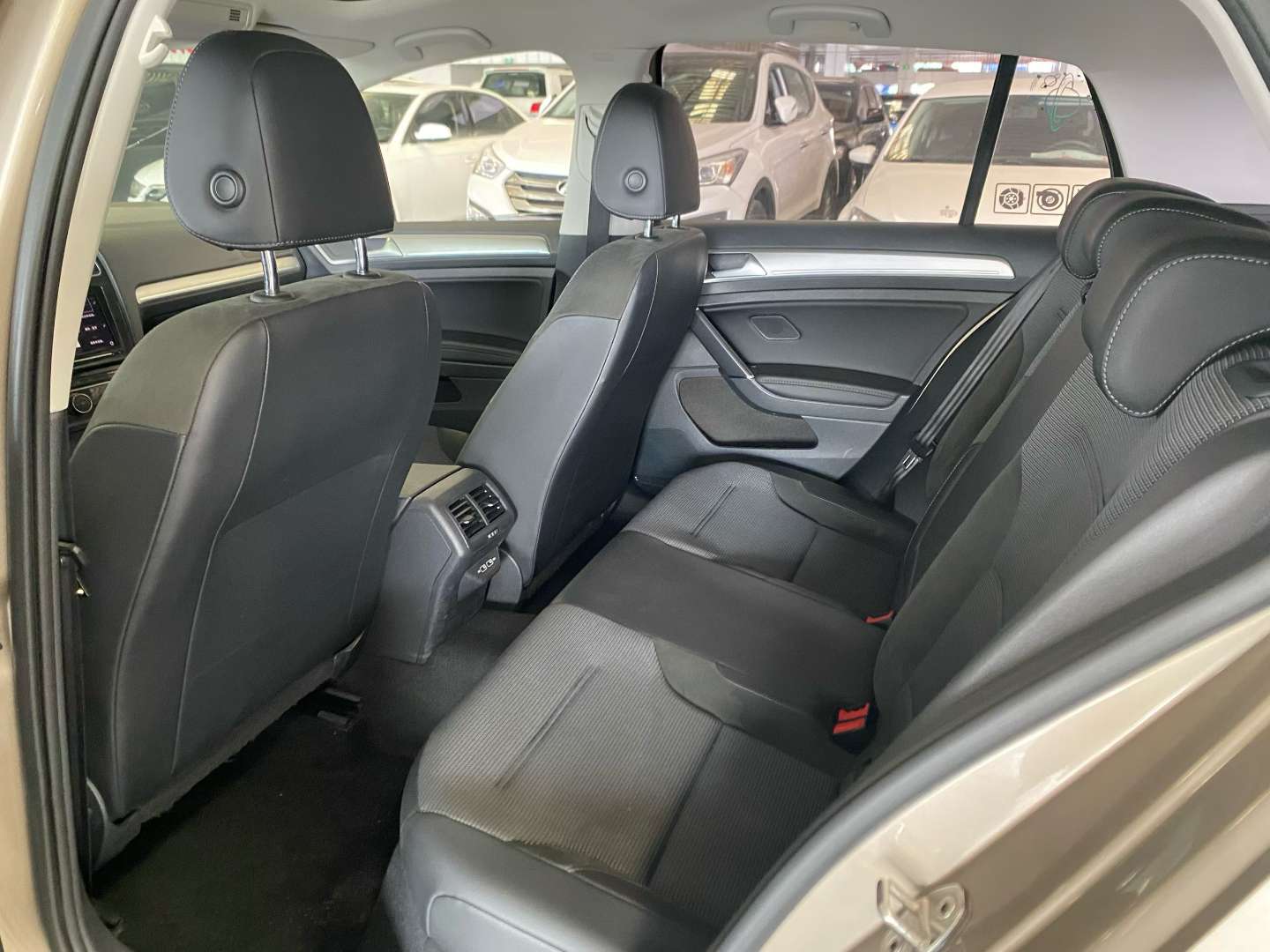 Volkswagen Golf 1.4T 5