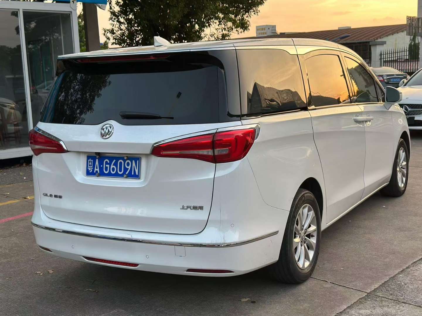 Buick GL8 2017 2.0T ES 28T Premium 3