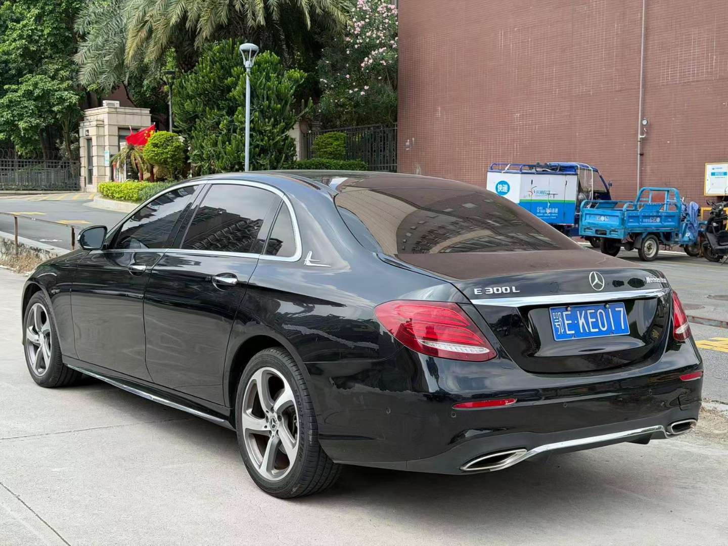 Mercedes-Benz E-Class E300L Sport Fashion 4