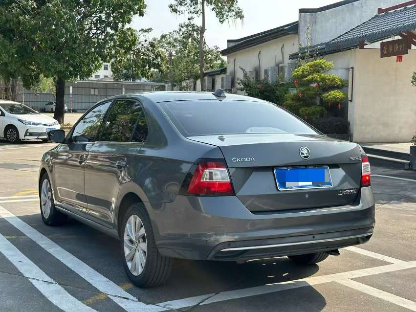 Skoda Rapid 1.6L Automatic Sunroof 9