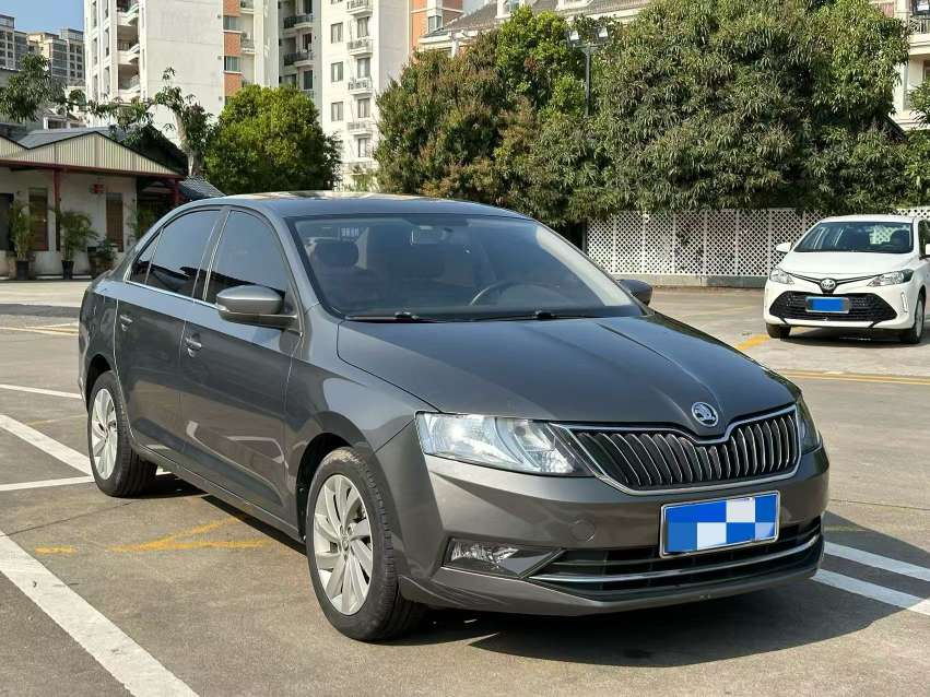 Skoda Rapid 1.6L Automatic Sunroof 3