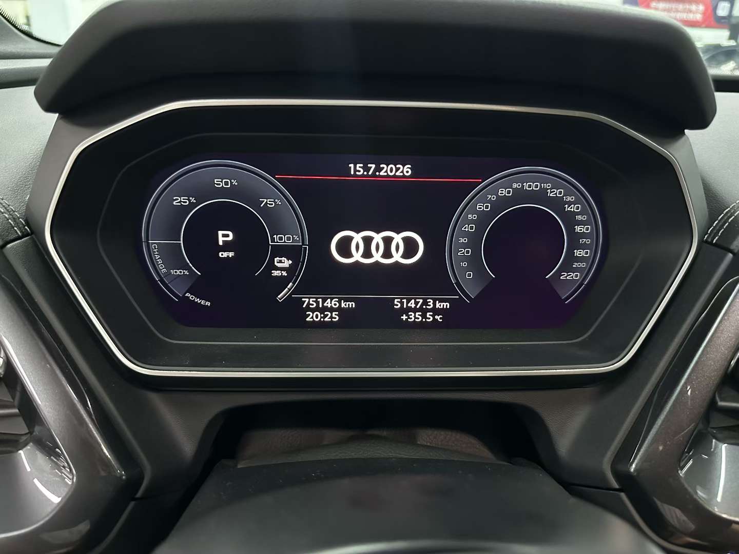 Audi Q4 5