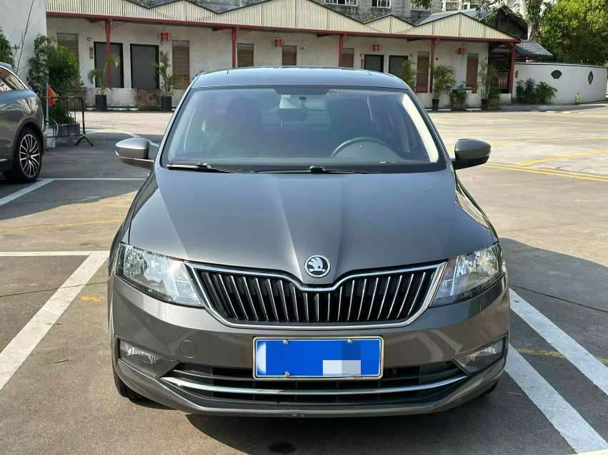 Skoda Rapid 1.6L Automatic Sunroof 2