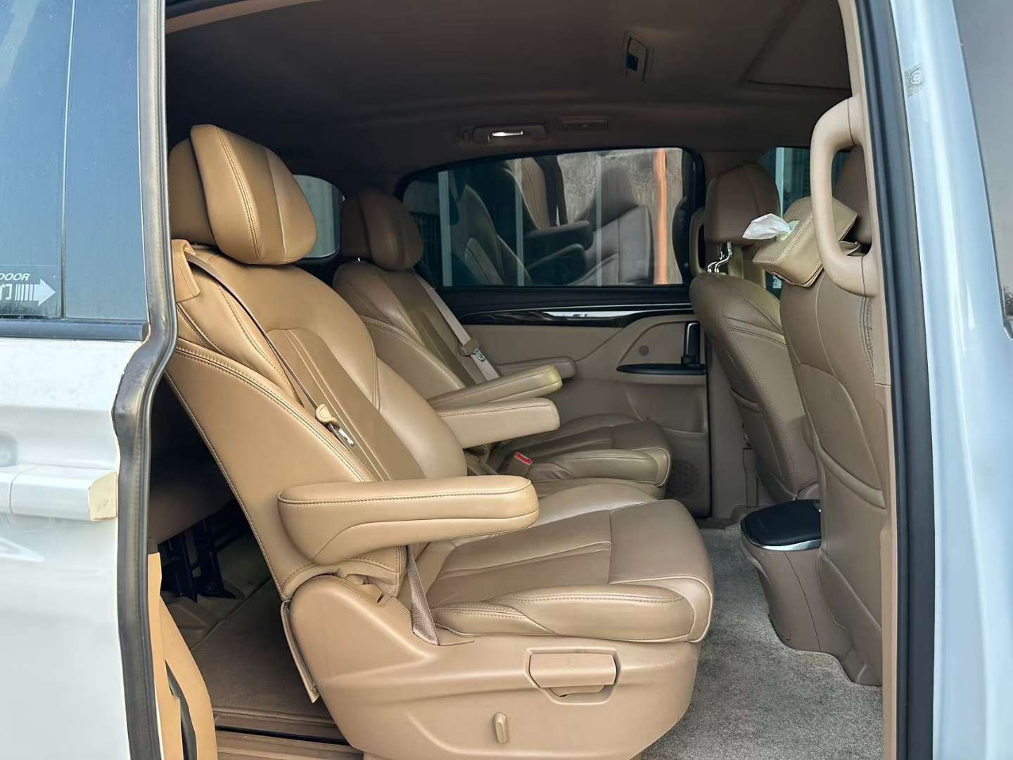 Buick GL8 2017 2.0T ES 28T Premium 7