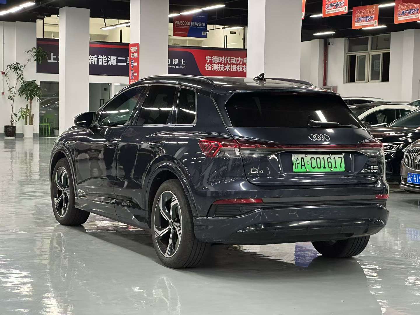 Audi Q4 8