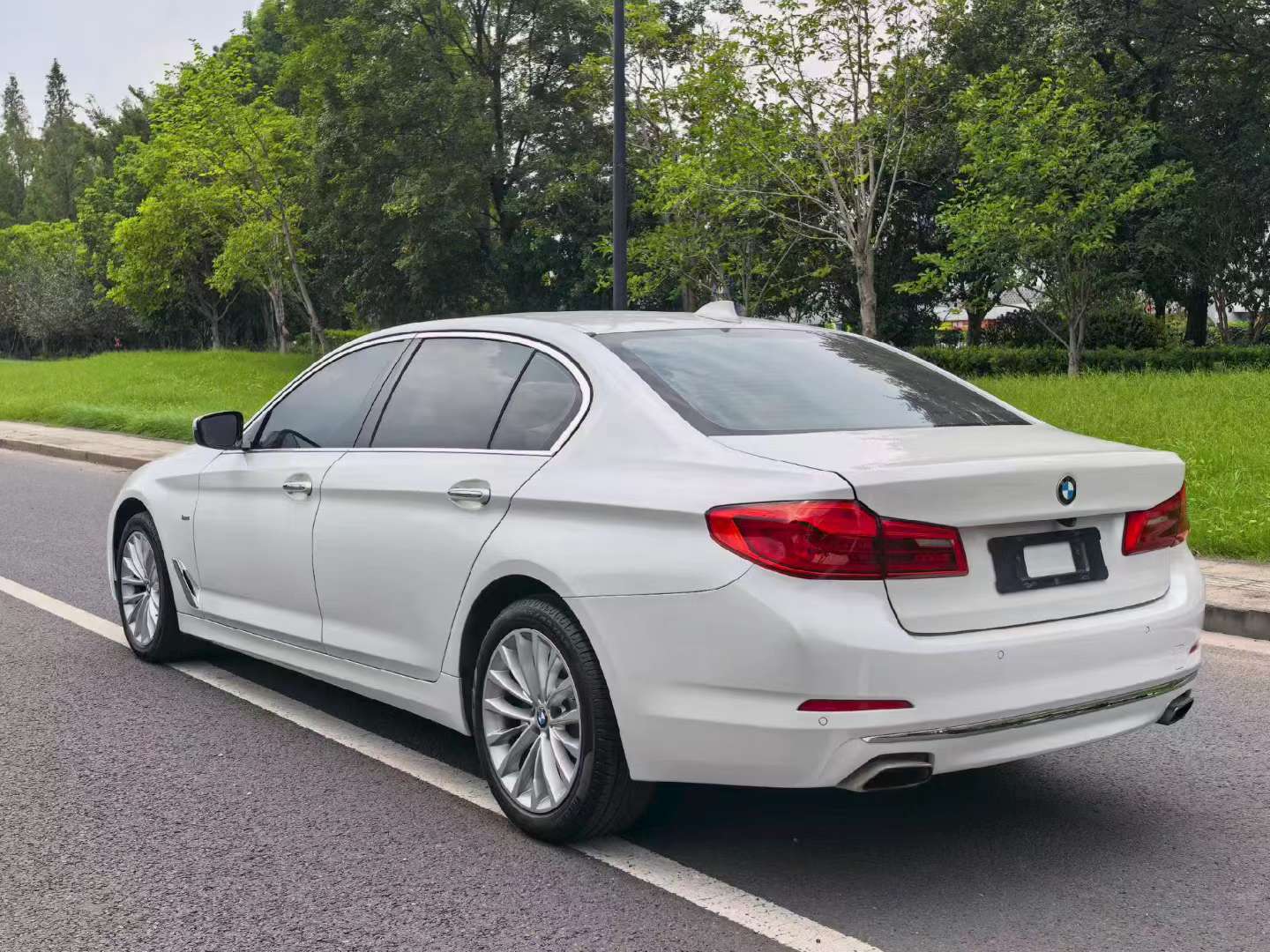 BMW 5 Series 2018 525Li 2.0T Luxury Package 9