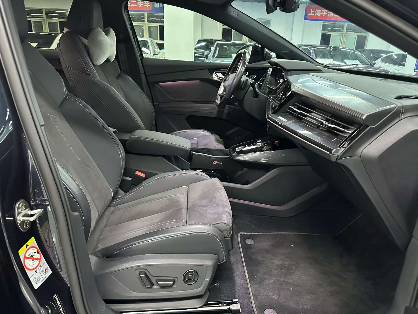 Audi Q4 7