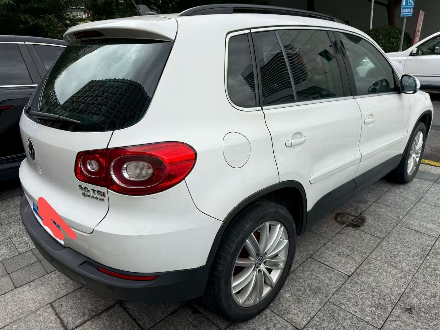 Volkswagen Tiguan 2.0T AWD Imported 6
