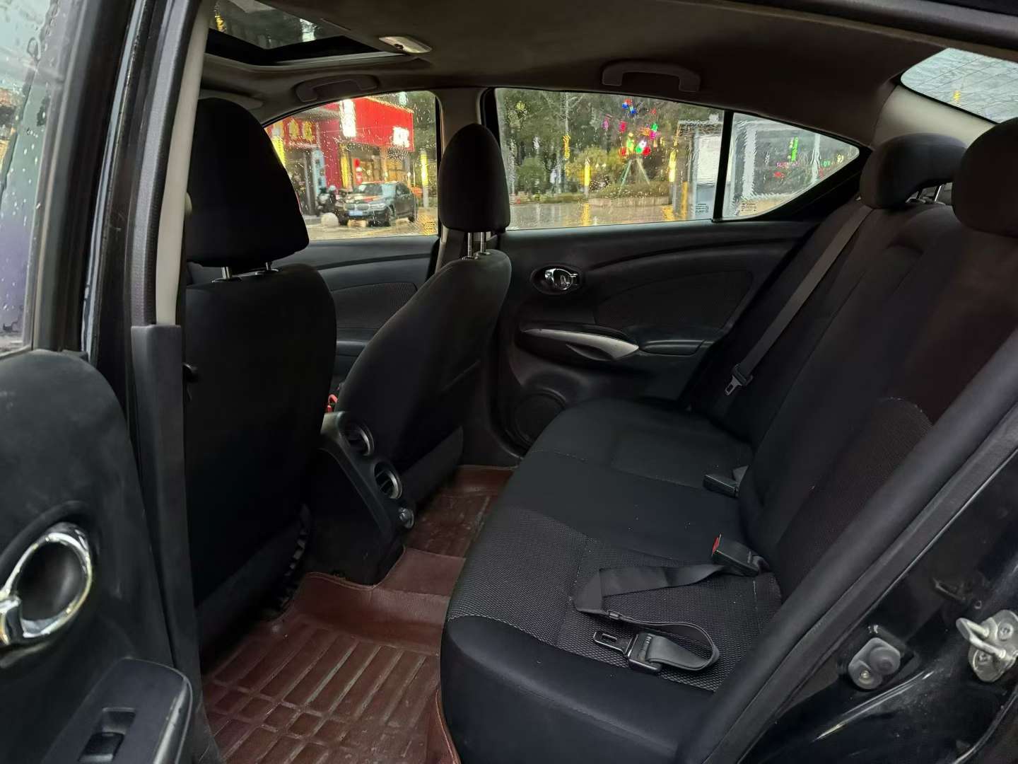 Nissan Sunny 1.5L Manual Sunroof 3