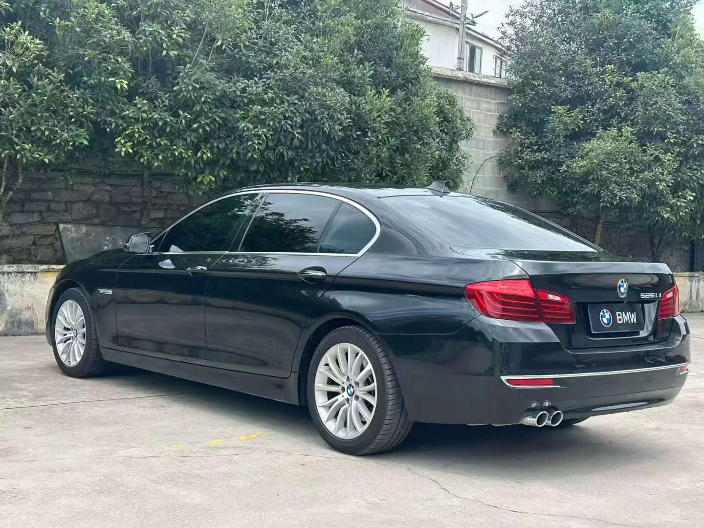 BMW 5 Series 2017 525Li Luxury 9