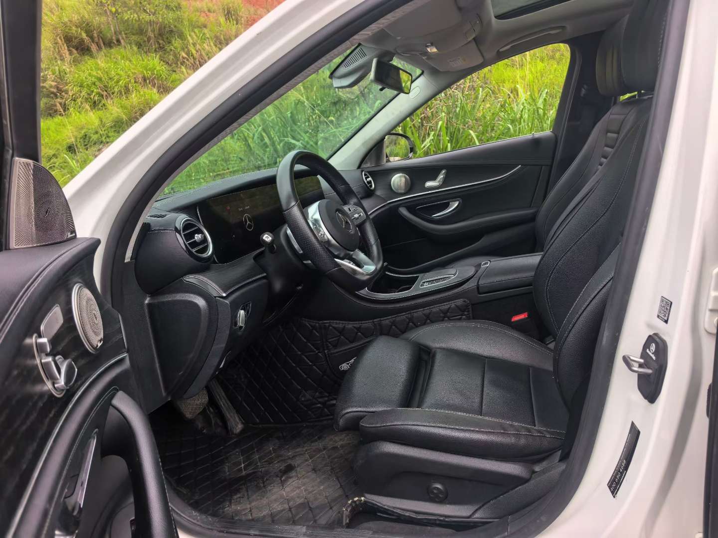 Mercedes-Benz E-Class E260 Automatic Panoramic Sunroof 3