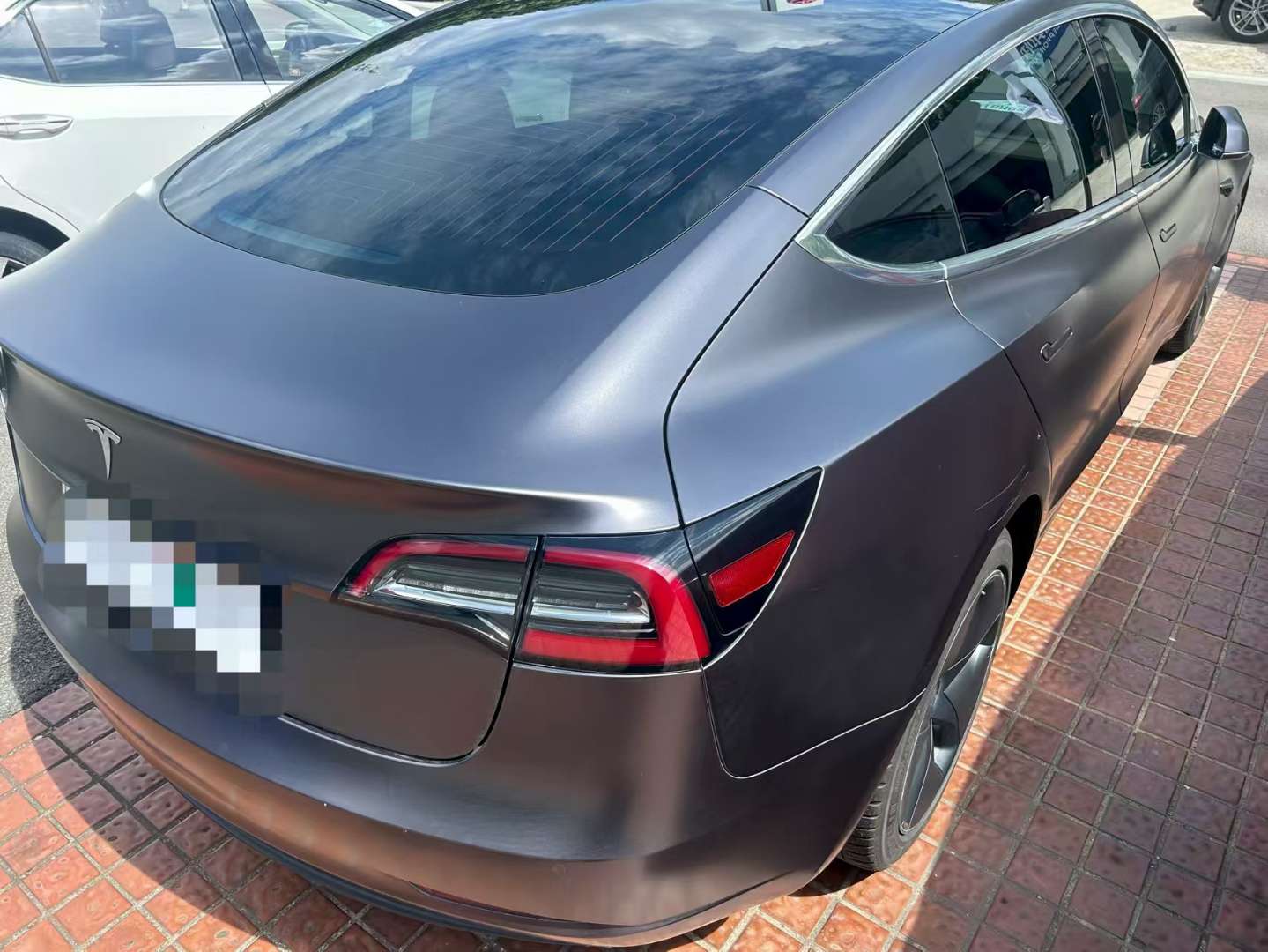 Tesla Model 3 Standard Rear-Wheel Drive 2