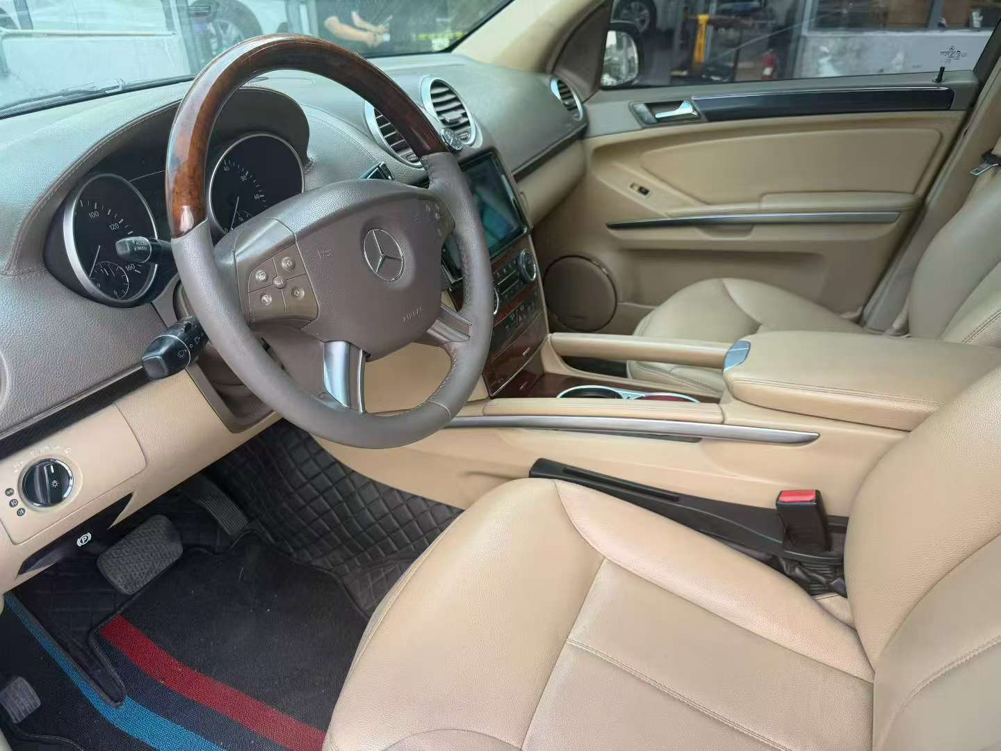 Mercedes-Benz GL-Class 4