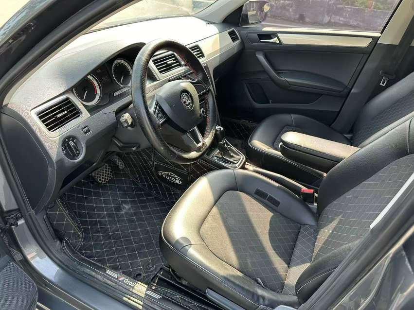 Skoda Rapid 1.6L Automatic Sunroof 4