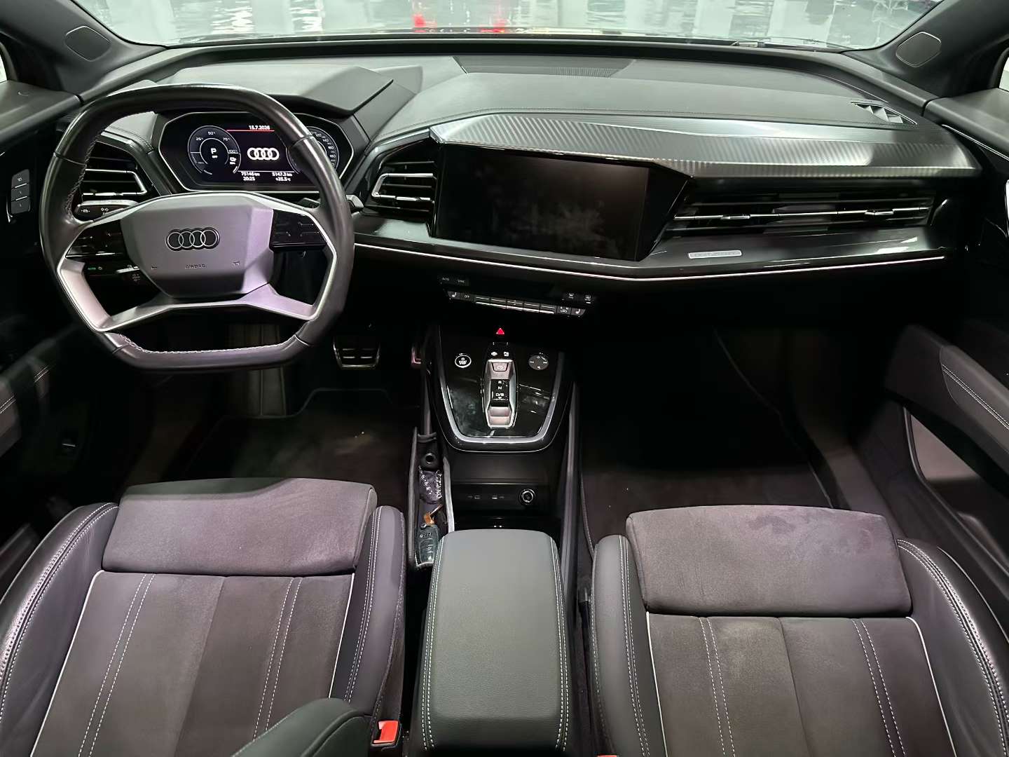 Audi Q4 6
