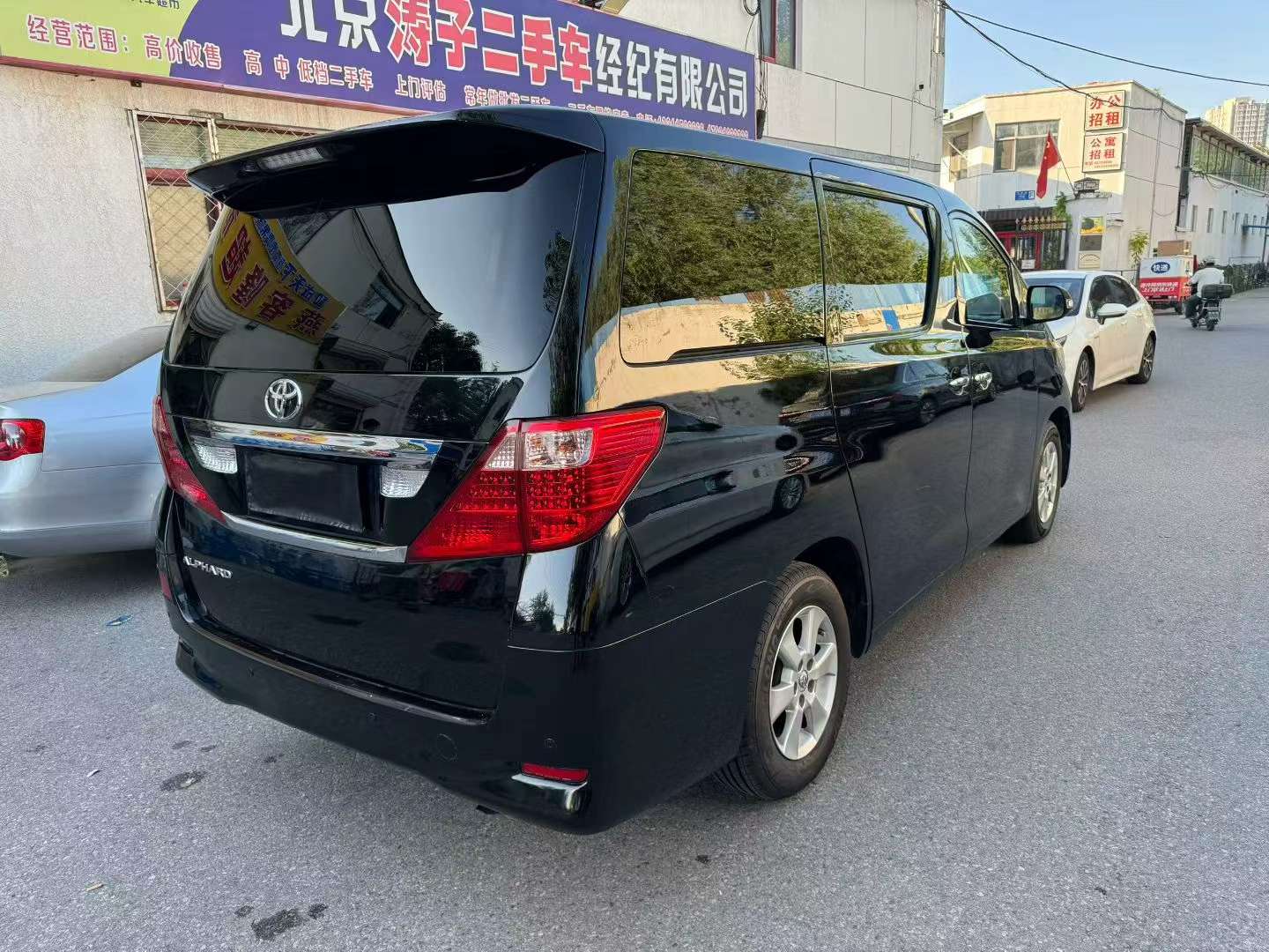 Toyota Alphard Luxury 2.4L 7