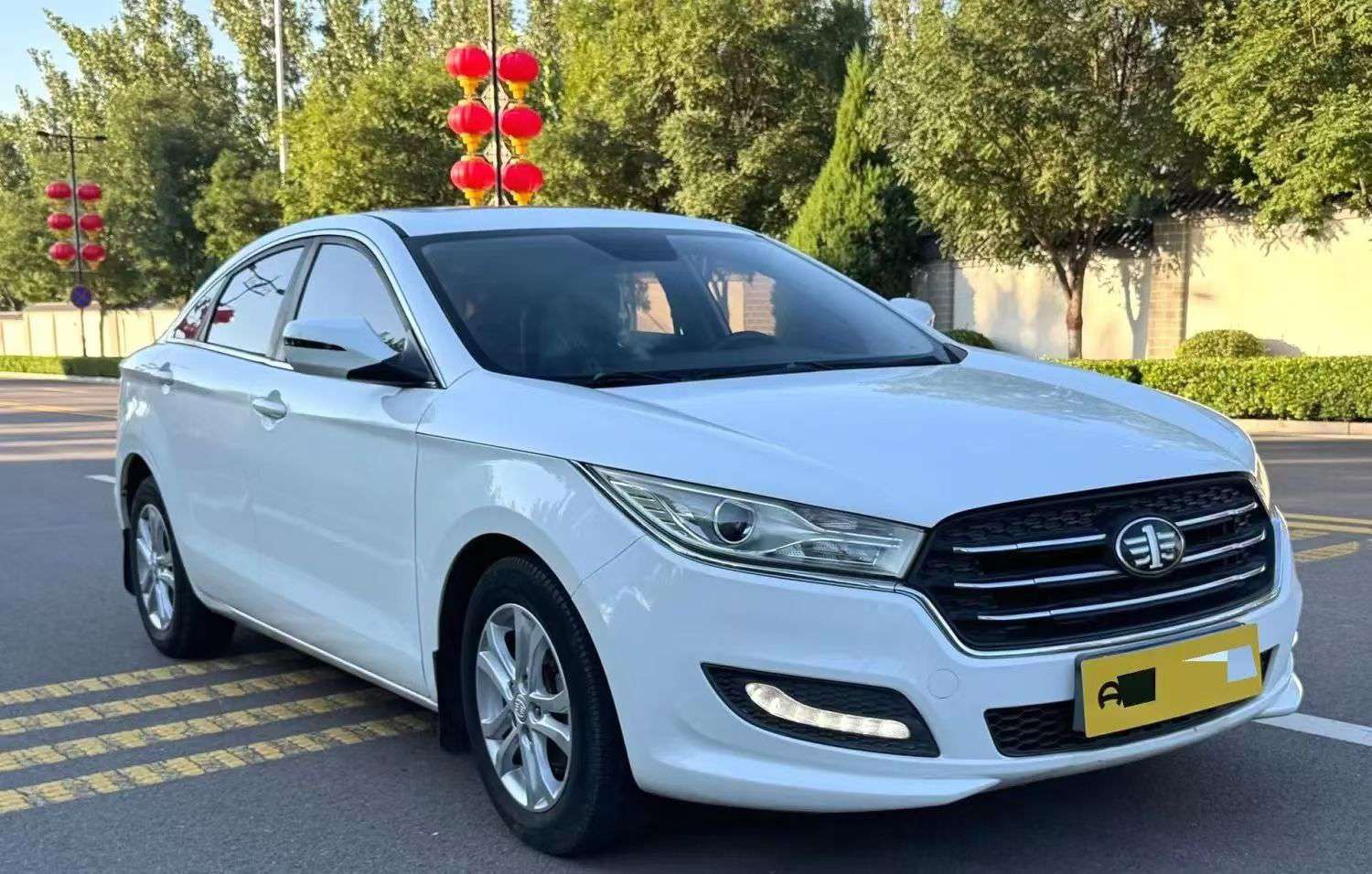 Bestune B50 1.4T Automatic with Sunroof 3