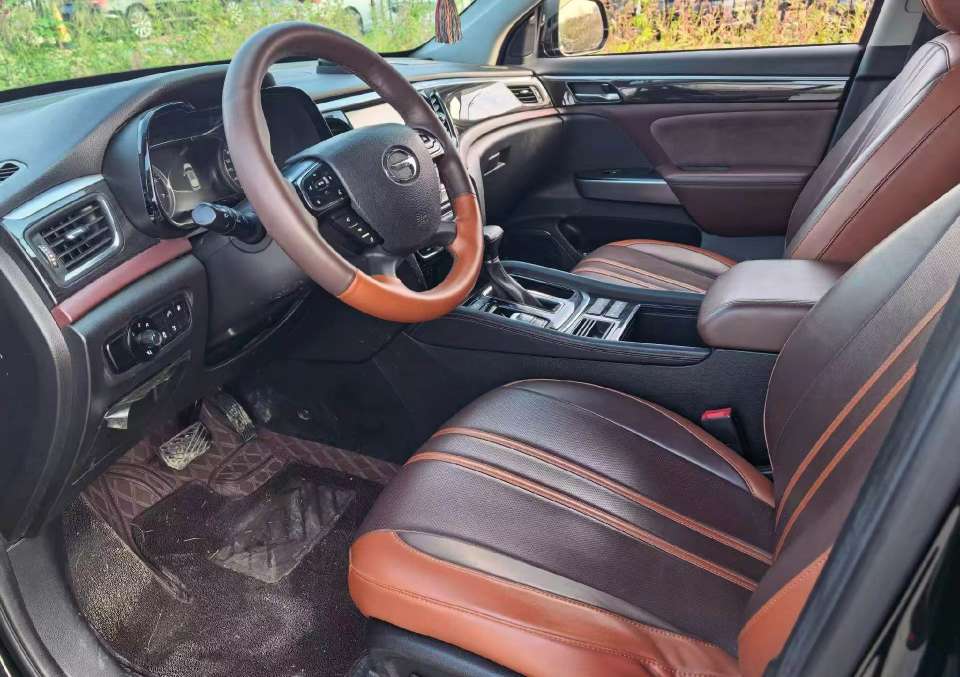 Trumpchi GS8 2018 Automatic 2WD Smart Connect 7-Seater 4