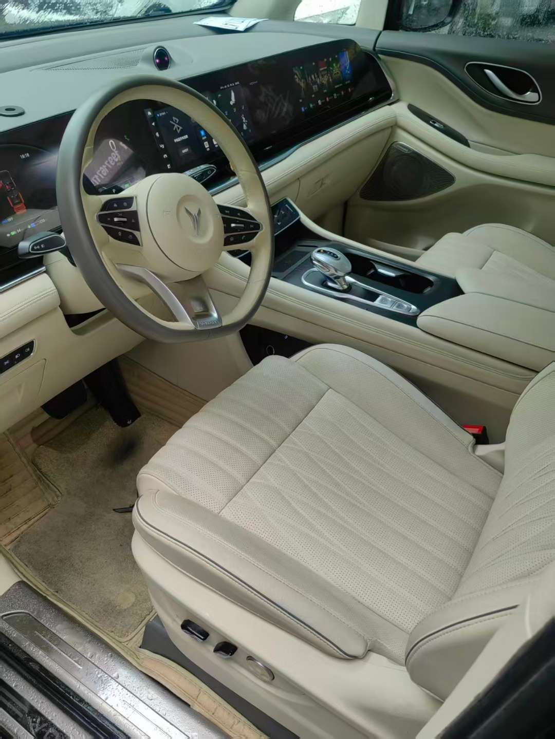 Voyah Dreamer 2024 PHEV Super Long Range Flagship 3