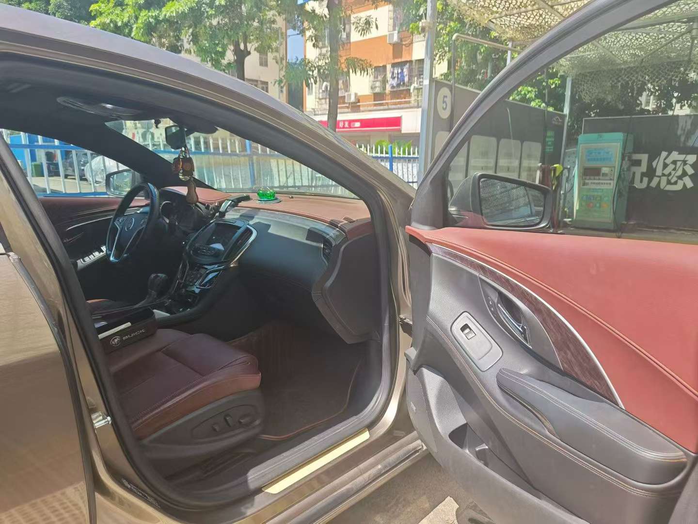 Buick LaCrosse 2015 2.4L SIDI Luxury Comfort Edition 6