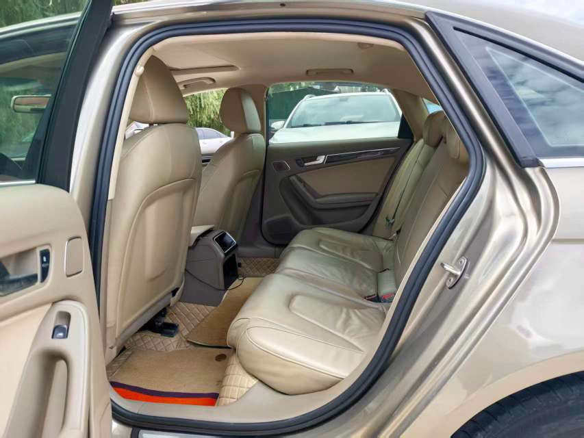 Audi A4L 2.0T Luxury 7
