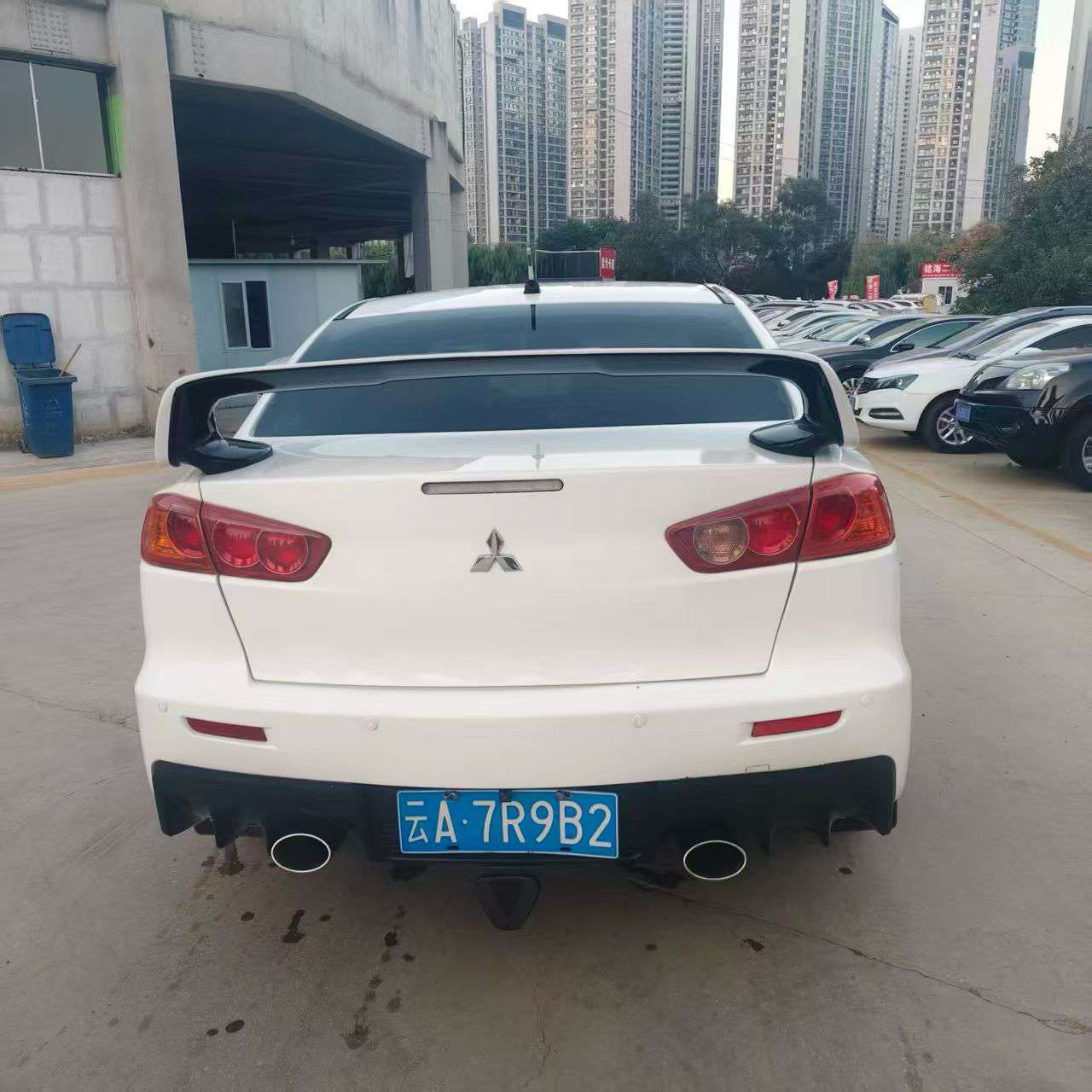 Mitsubishi Lancer 1.8L Manual with Sunroof 4