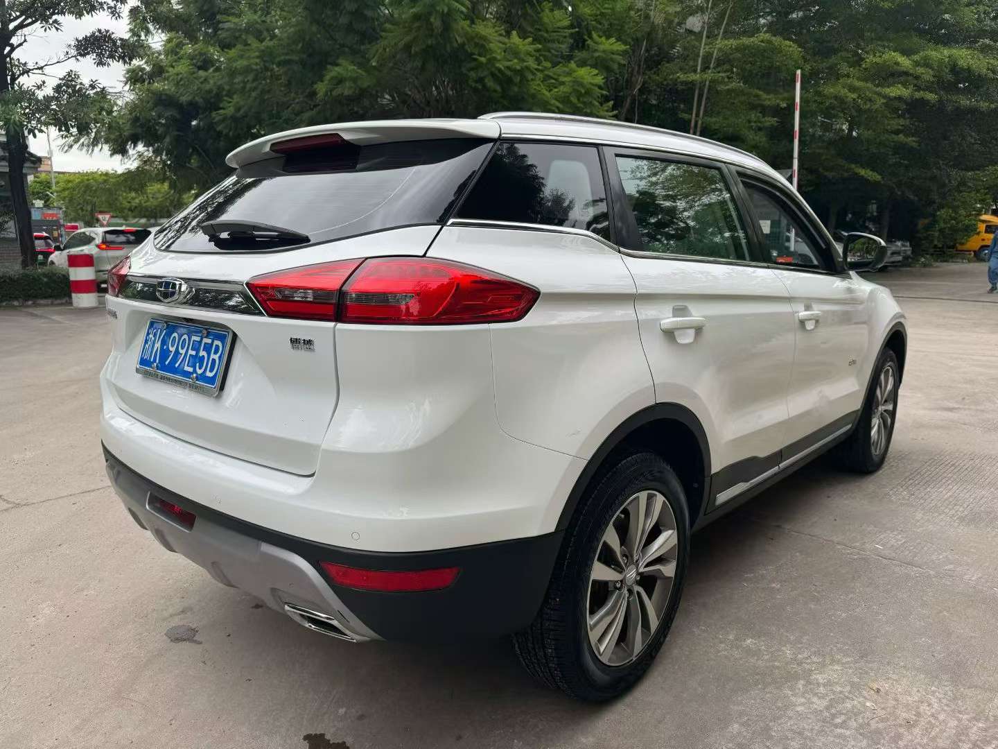 Geely Boyue 1.8T Luxury Edition 5