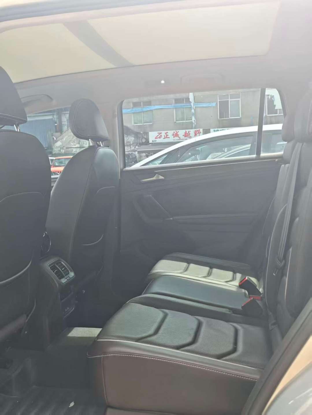 Volkswagen Tiguan L 330 FWD Flagship 7
