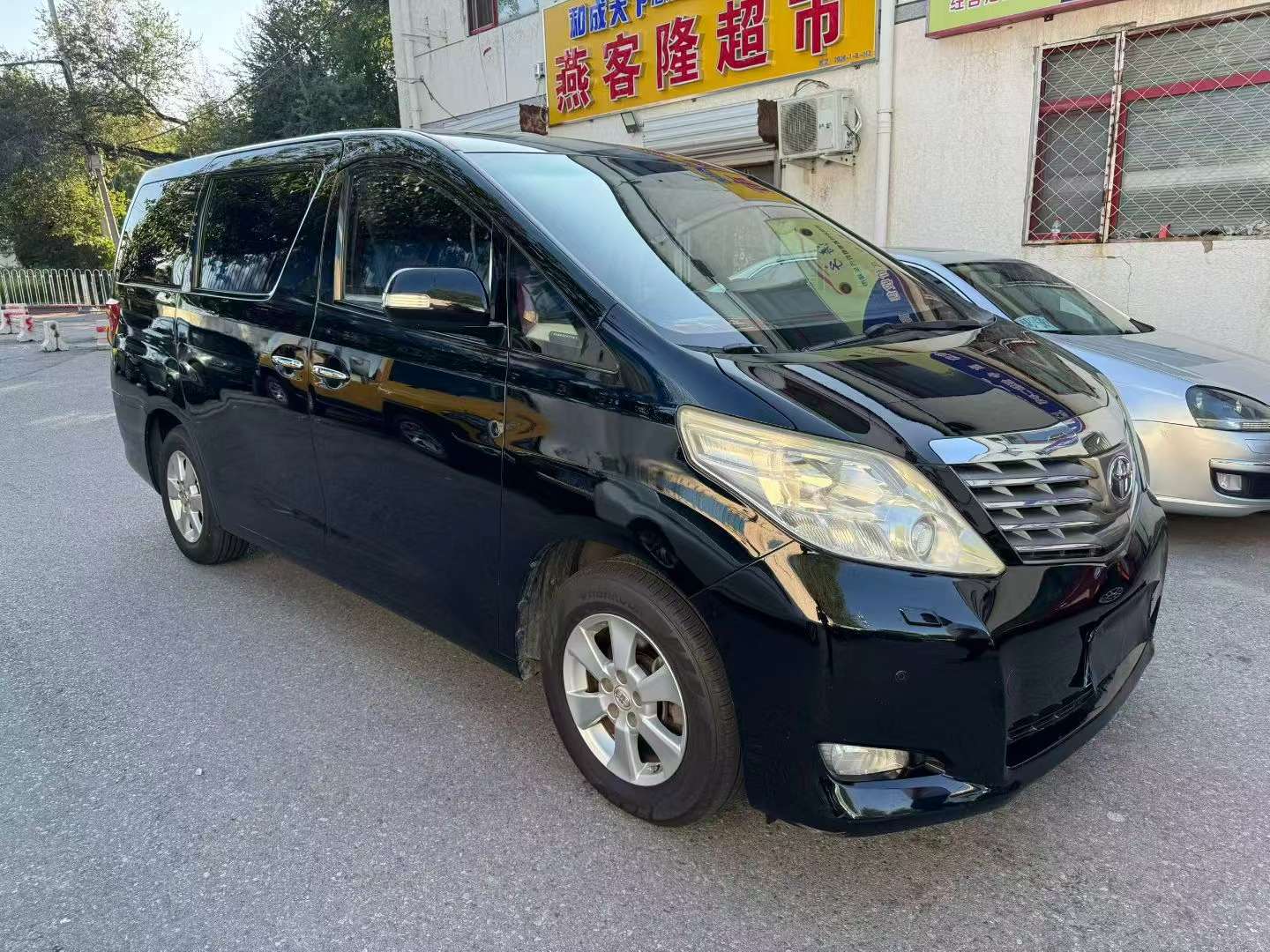 Toyota Alphard Luxury 2.4L 3