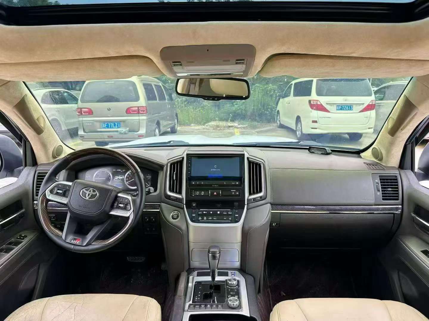 Toyota Land Cruiser 4.7 V8 8-Seater 7