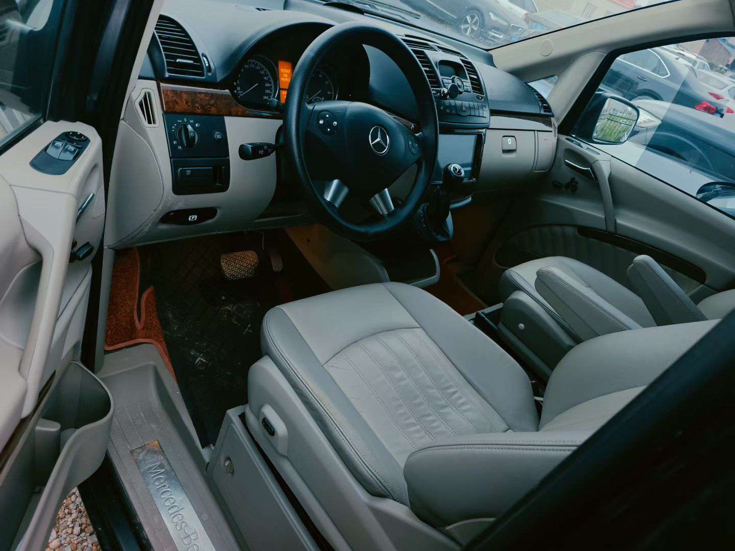 Mercedes-Benz Vito 7-Seater Luxury 4