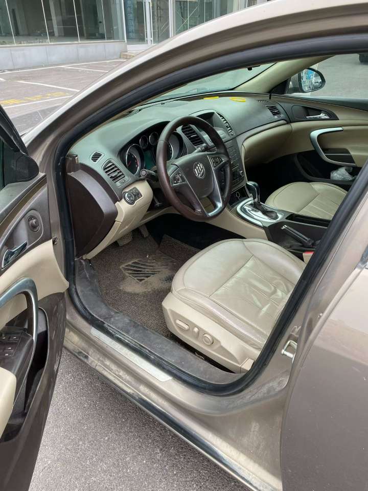 Buick Regal 2.0L Automatic High Trim 7