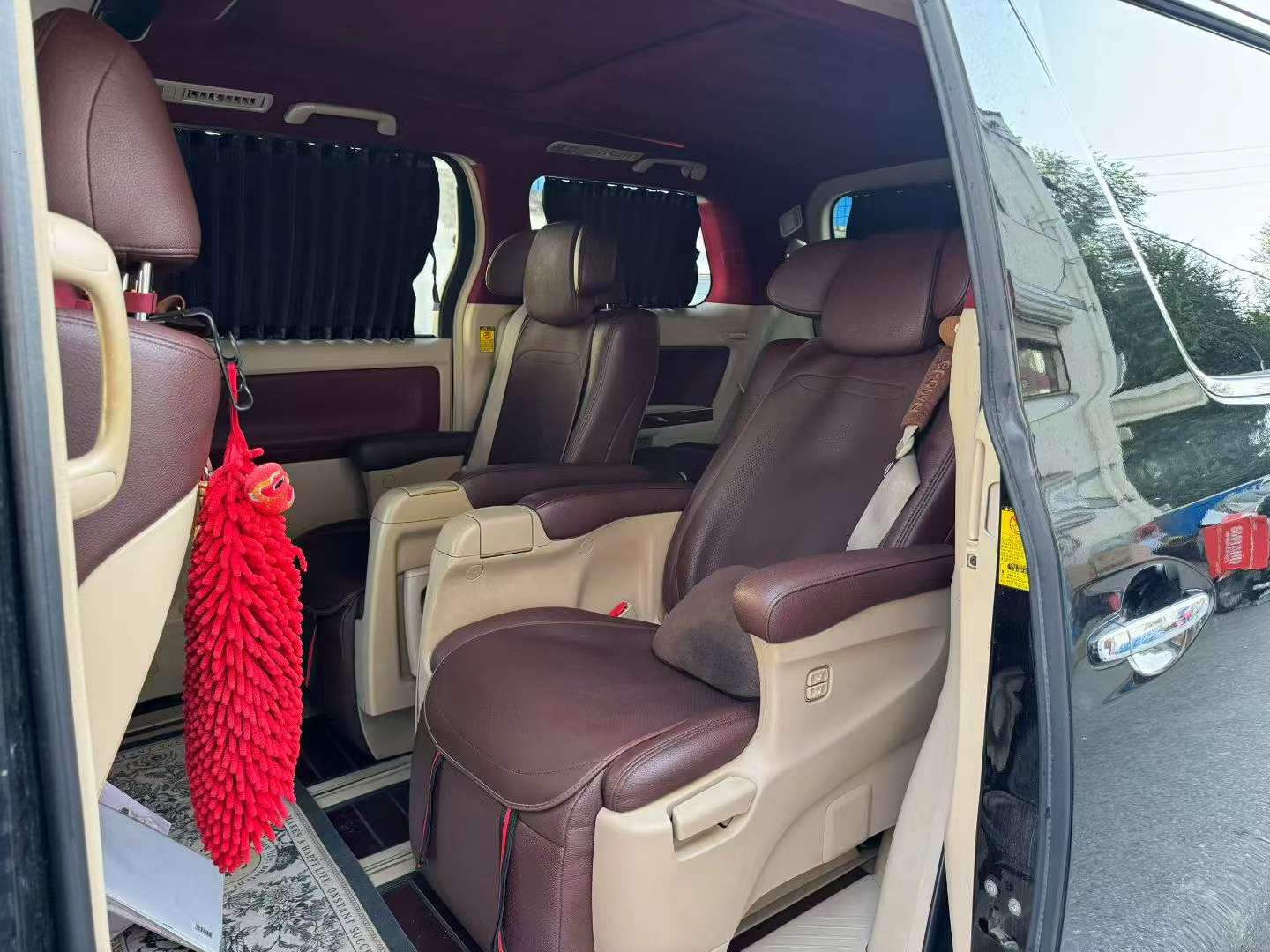 Toyota Alphard Luxury 2.4L 6