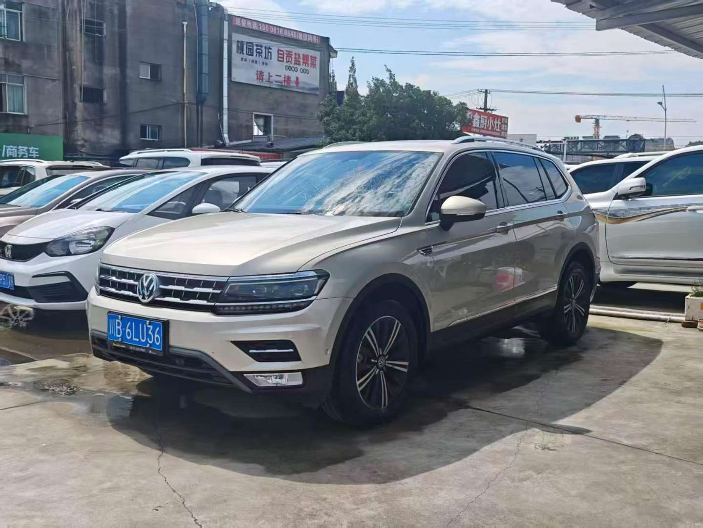 Volkswagen Tiguan L 330 FWD Flagship