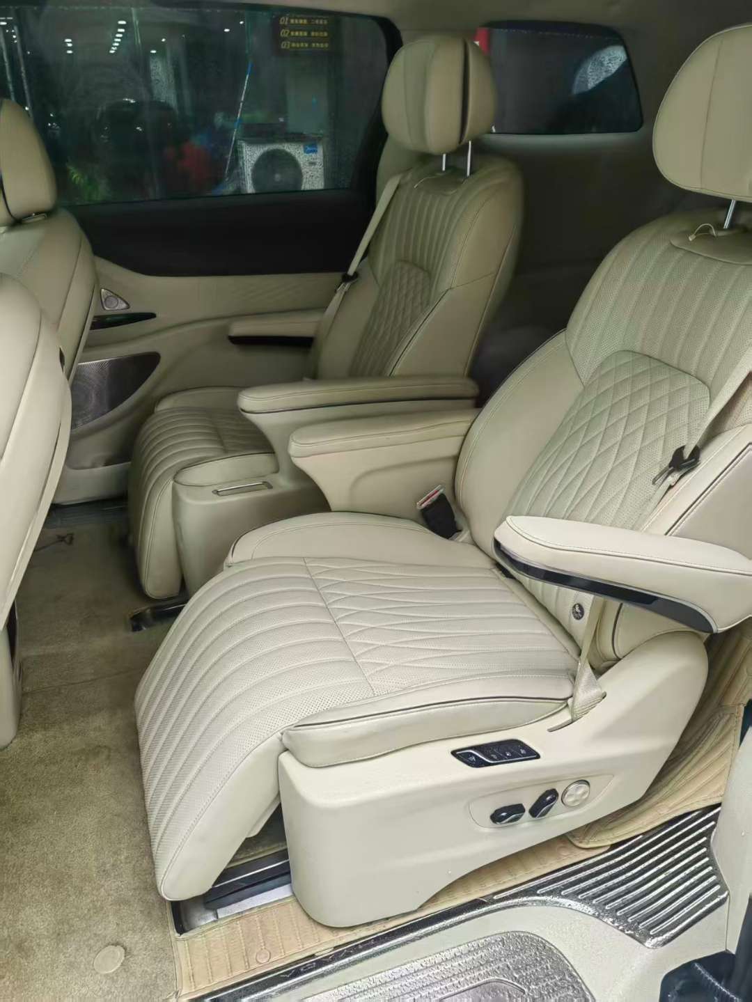 Voyah Dreamer 2024 PHEV Super Long Range Flagship 5