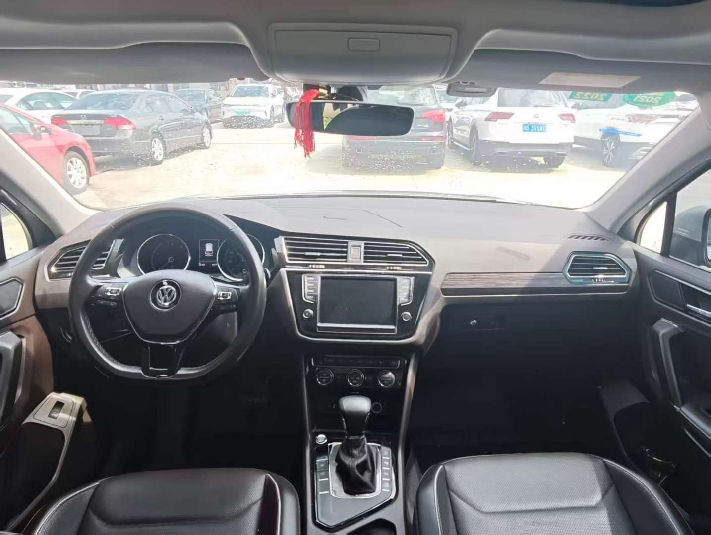 Volkswagen Tiguan L 330 FWD Flagship 5