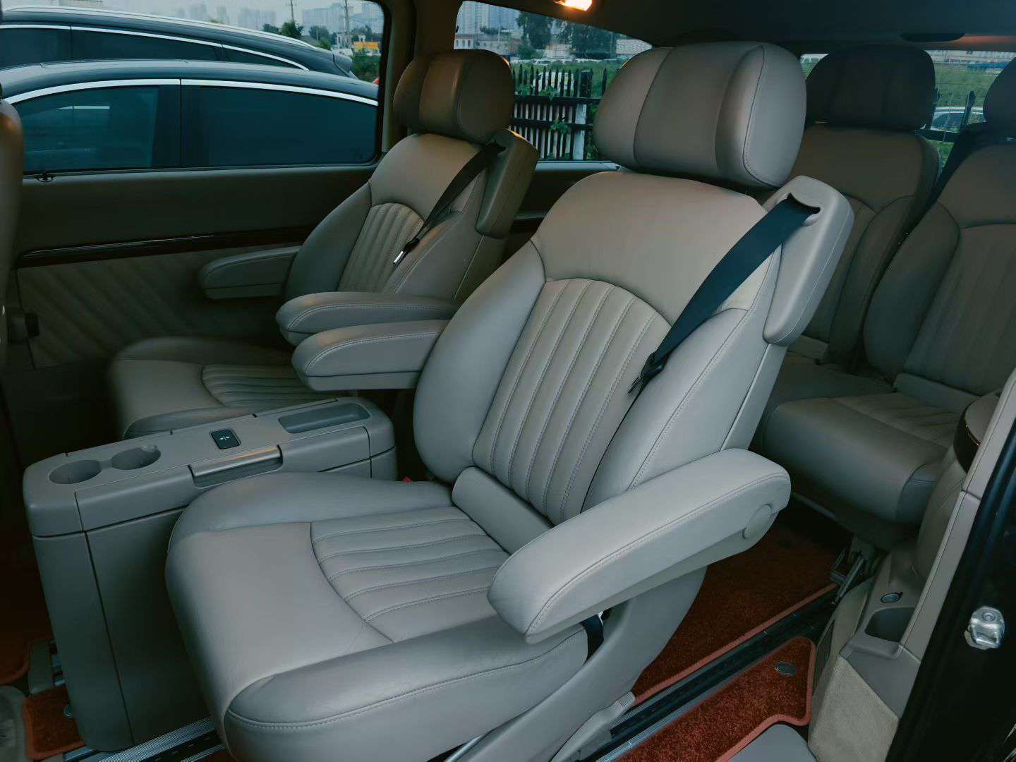 Mercedes-Benz Vito 7-Seater Luxury 5