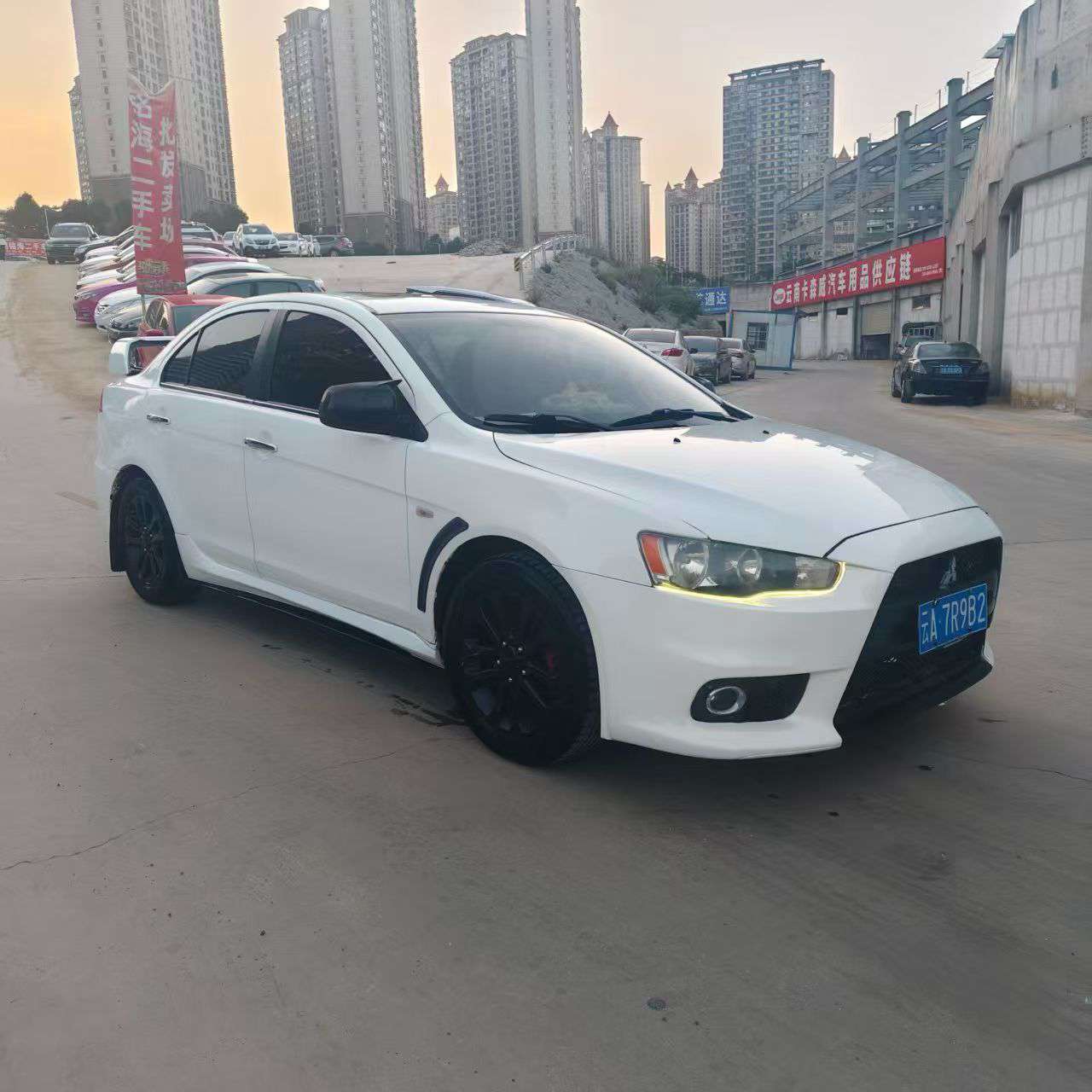 Mitsubishi Lancer 1.8L Manual with Sunroof 3