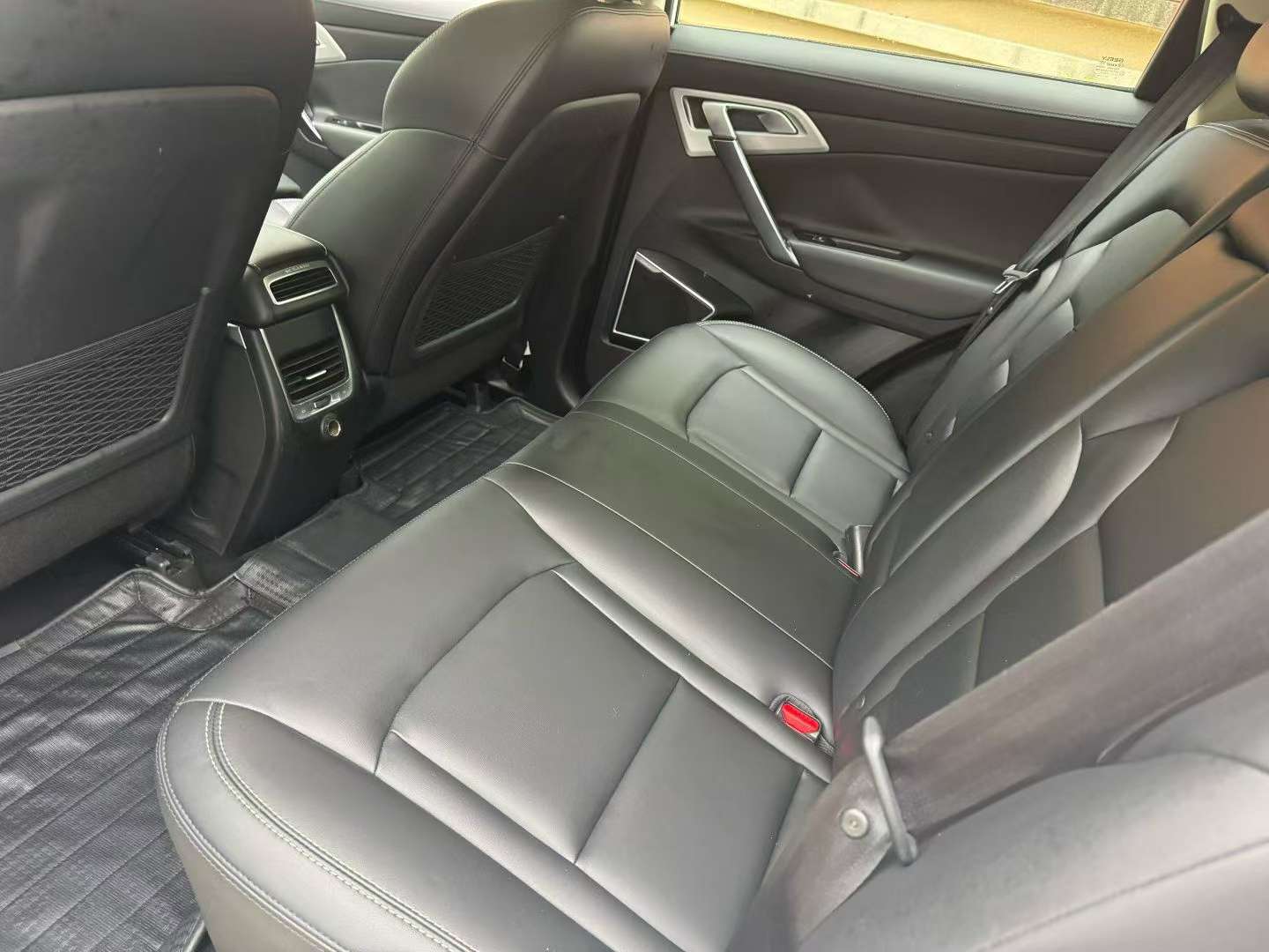 Geely Boyue 1.8T Luxury Edition 3