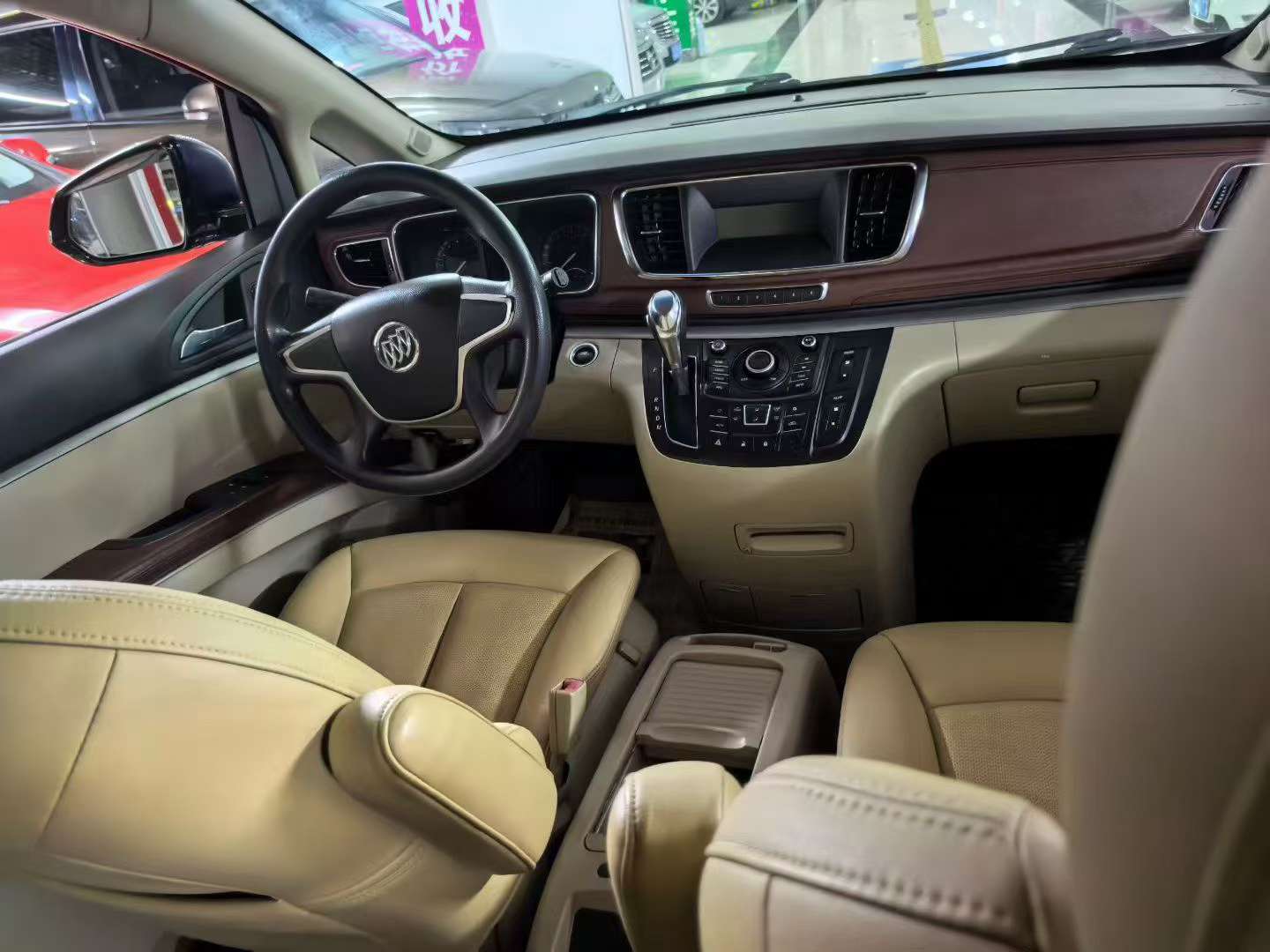 Buick GL8 2.4L Luxury 3