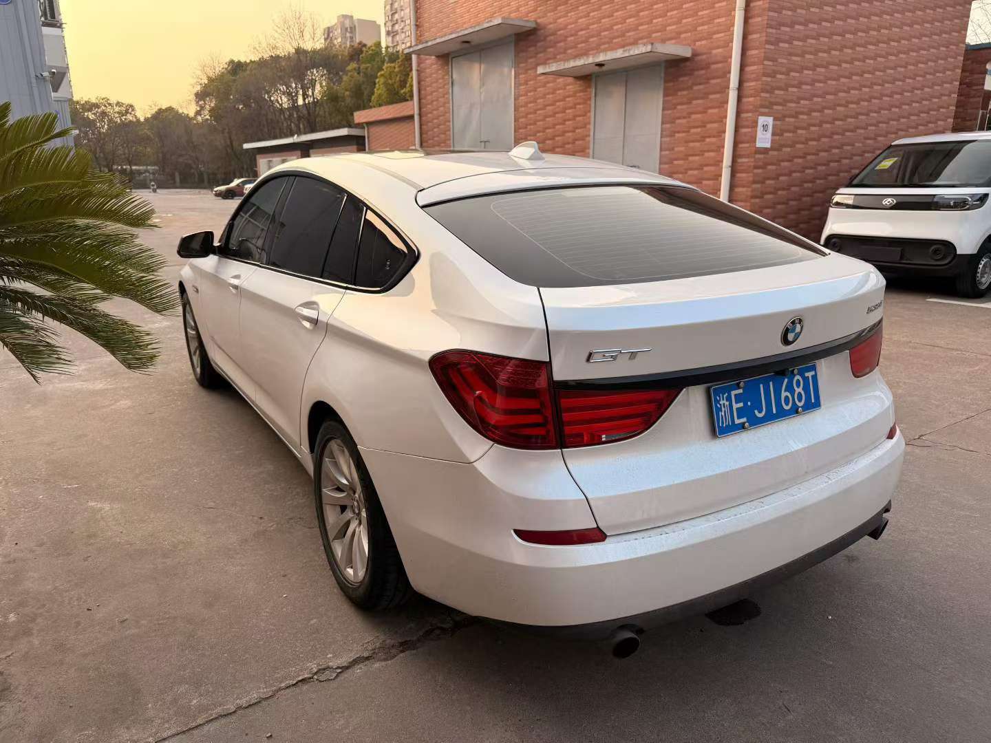 BMW 5 Series GT 2012 535GT 8