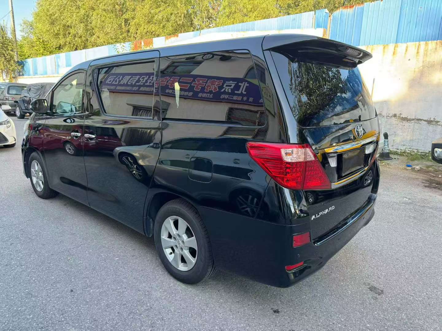 Toyota Alphard Luxury 2.4L 9