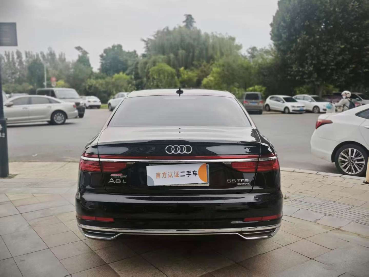 Audi A8L 8