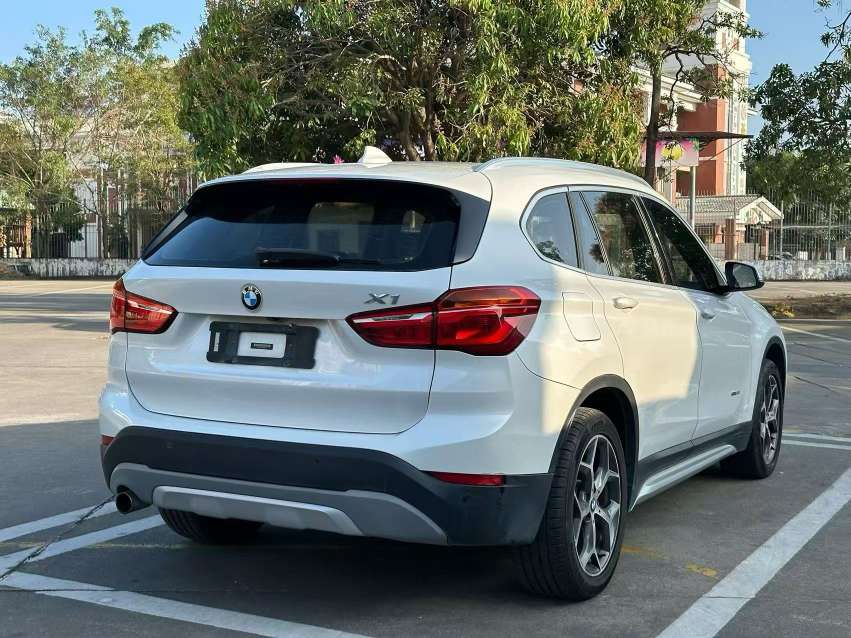 BMW X1 Premium 7