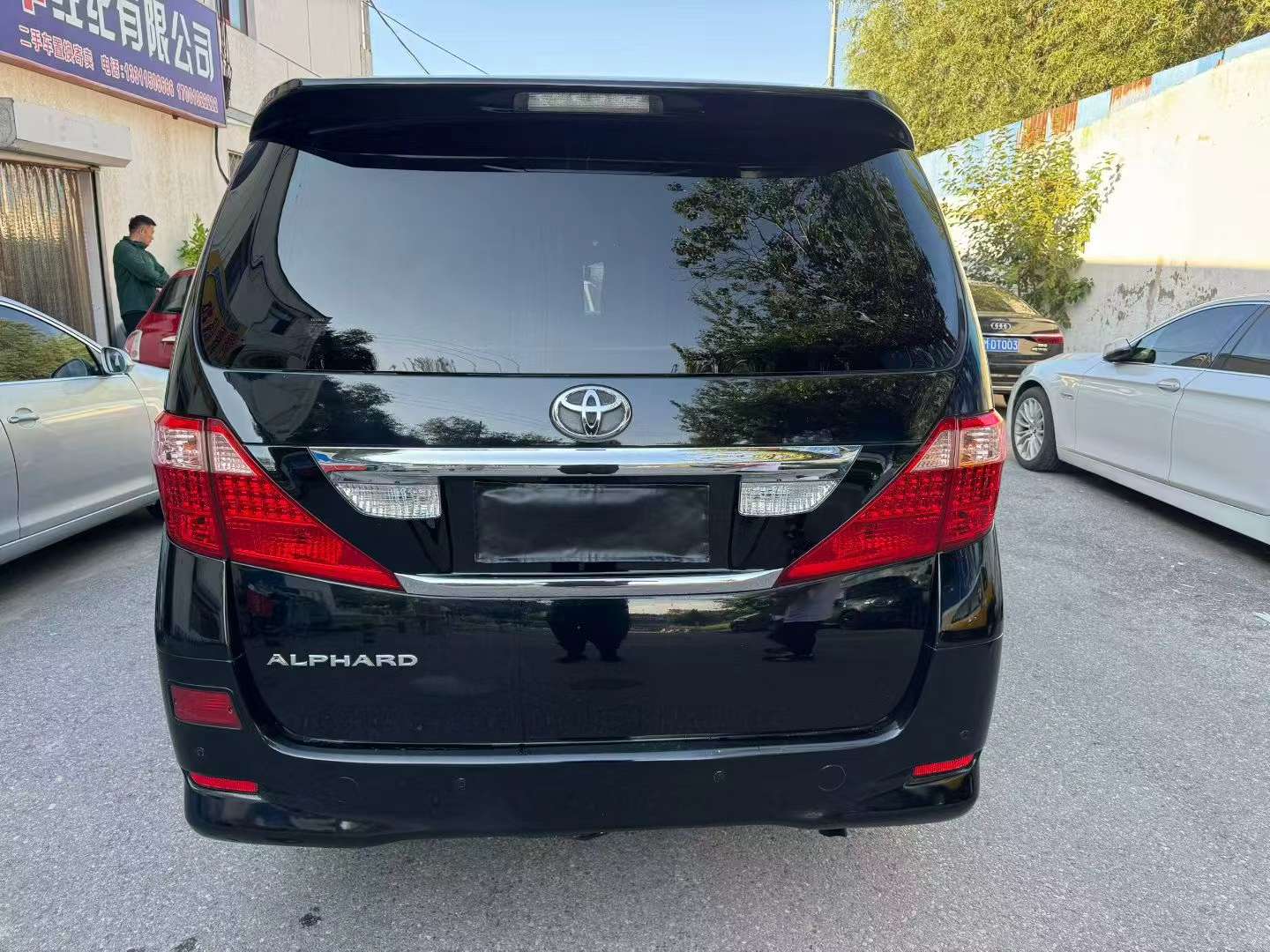 Toyota Alphard Luxury 2.4L 8
