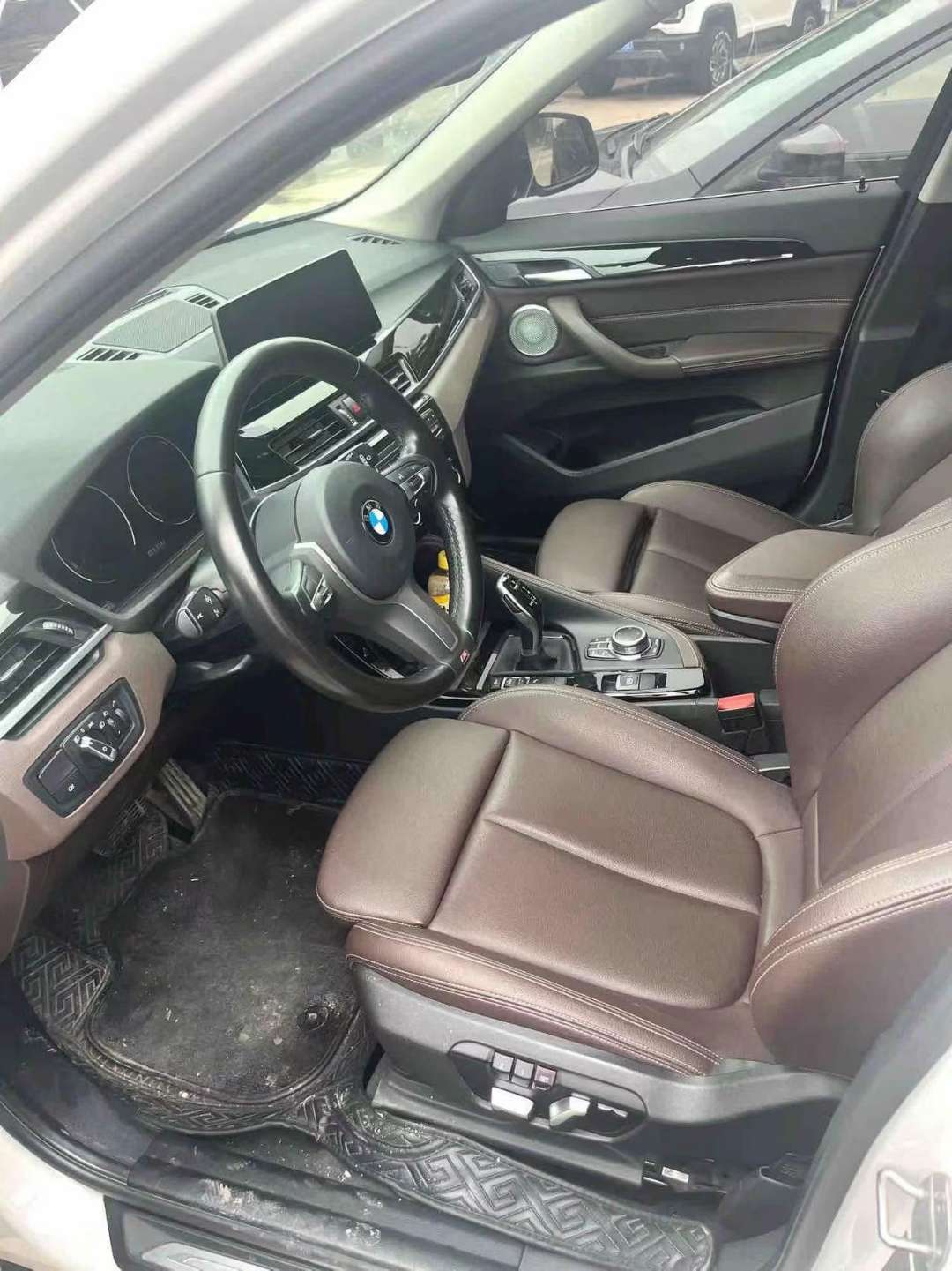 BMW X1 1.5T Premium Trim 6