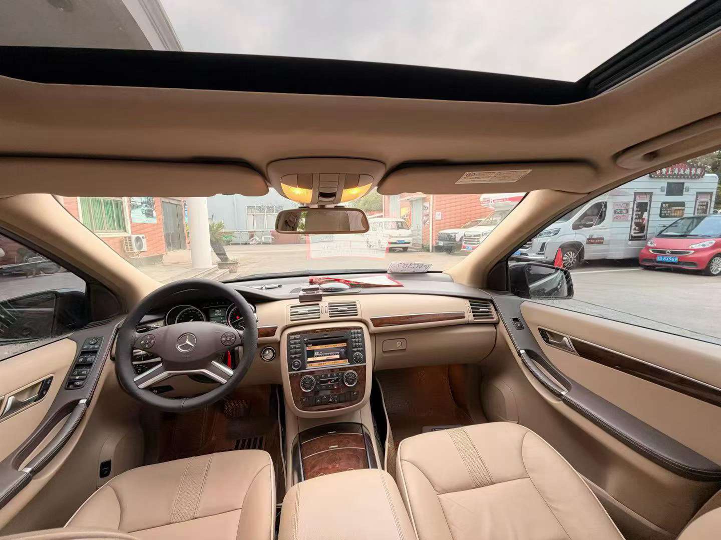 Mercedes-Benz R-Class 6