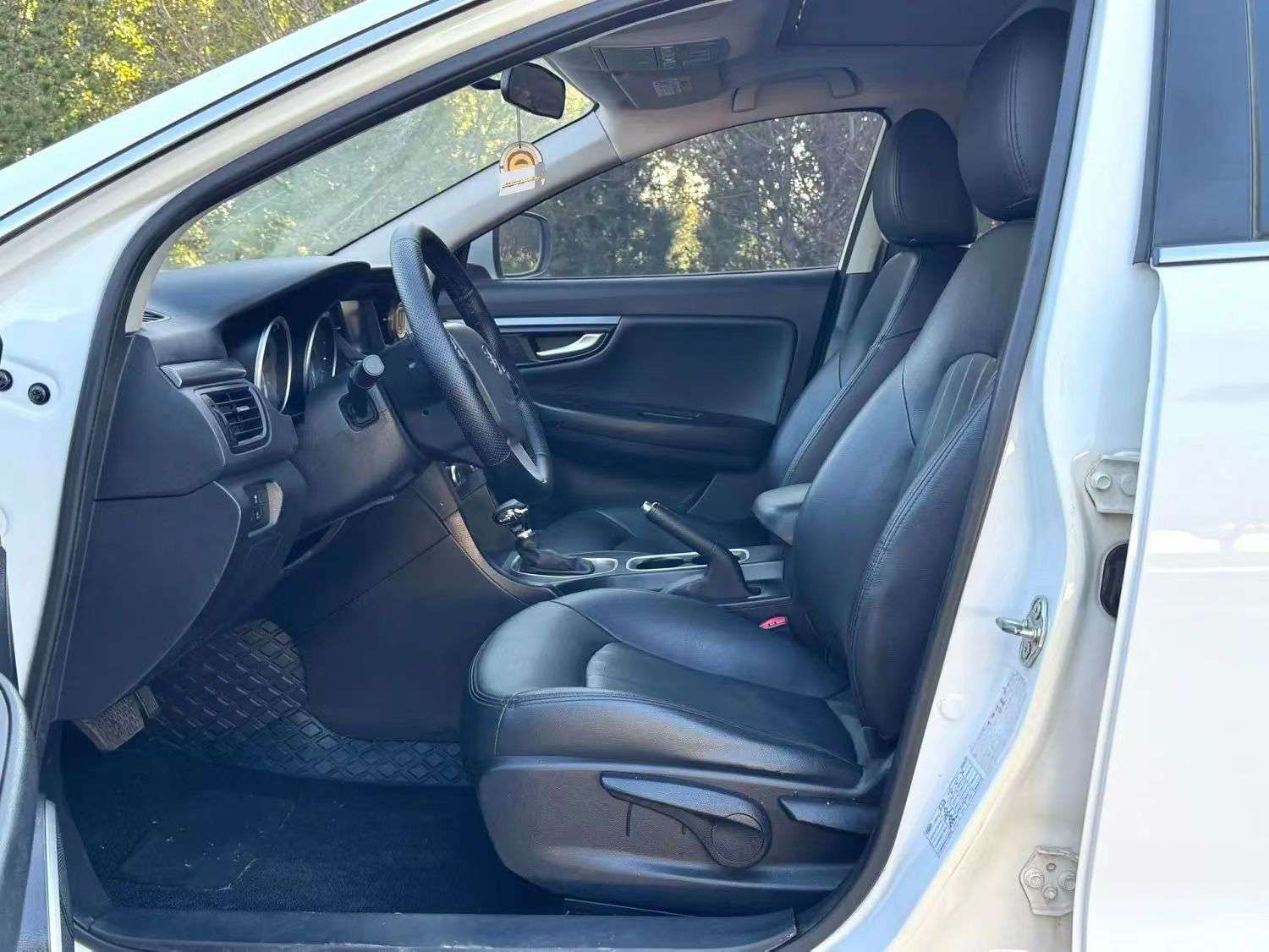 Bestune B50 1.4T Automatic with Sunroof 4