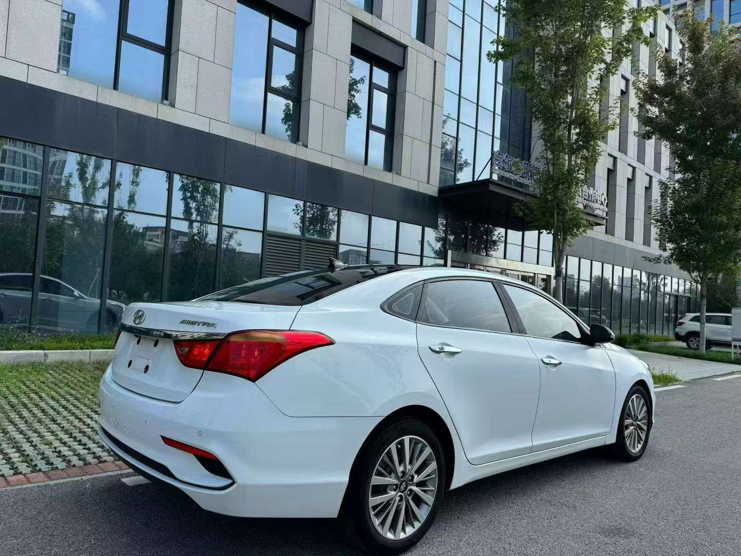 Hyundai Mistra 9