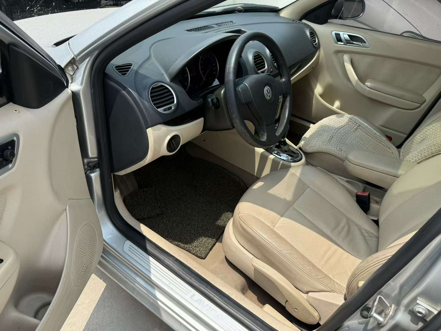 Volkswagen Lavida 1.6 Automatic 3
